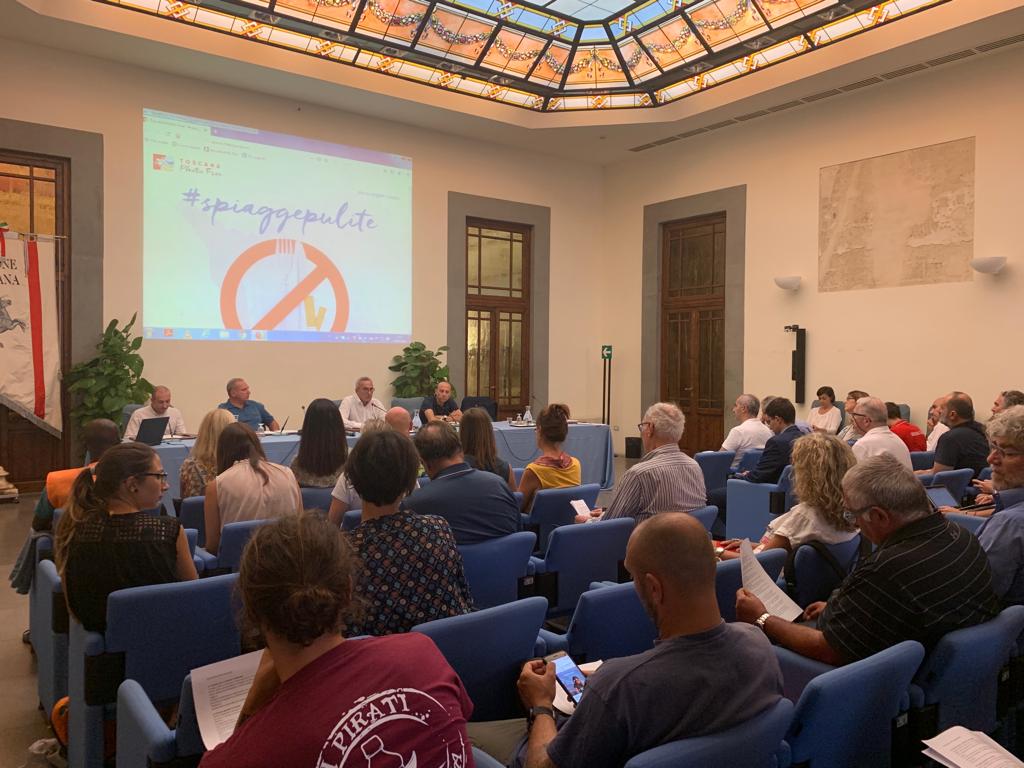 Immagine Fiumi senza plastica, la Regione chiama volontari, Comuni e Consorzi. Bugli: "Costruiamo insieme il manifesto collaborativo di Toscana Pulita"